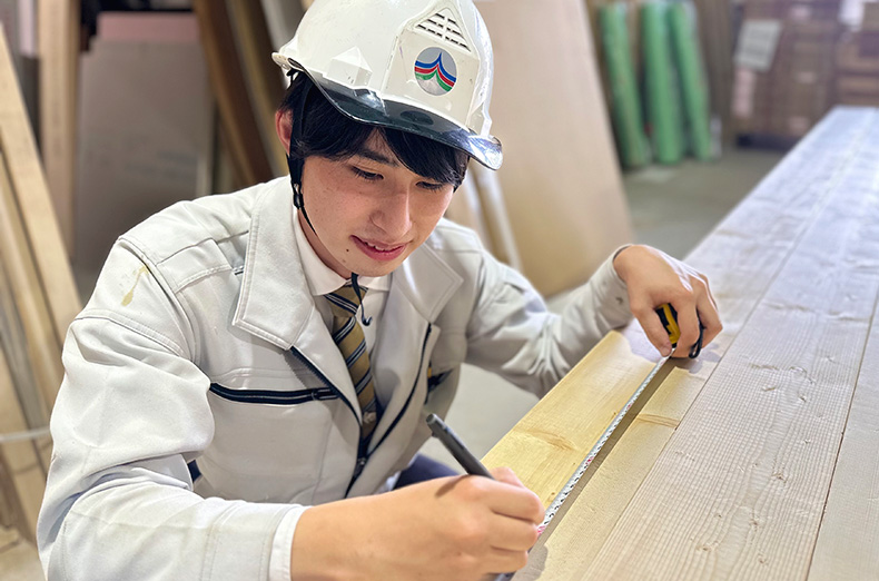 若手社員のインタビューを見る