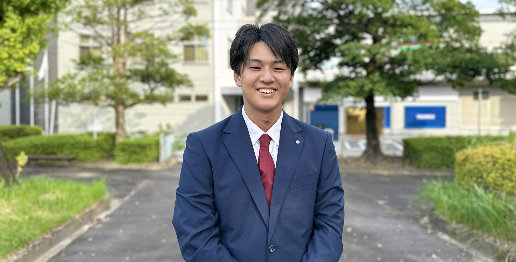 看板の仕事に興味を持ち、全国を舞台に働く道へ。目標は、憧れの先輩です。