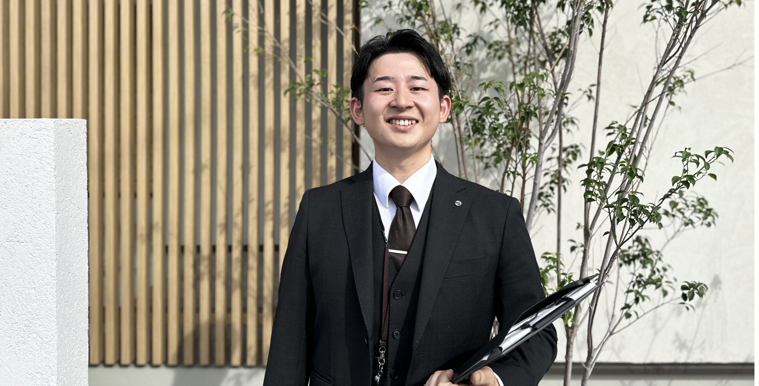 インターンで会社の雰囲気を知り安心して入社。先輩に支えてもらいながら、お客様との信頼関係を築いています。
