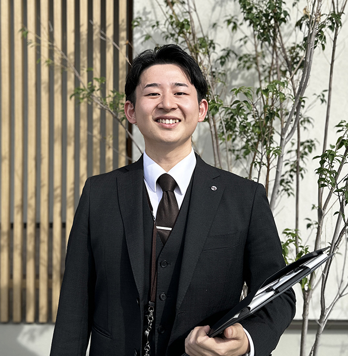 インターンで会社の雰囲気を知り安心して入社。先輩に支えてもらいながら、お客様との信頼関係を築いています。